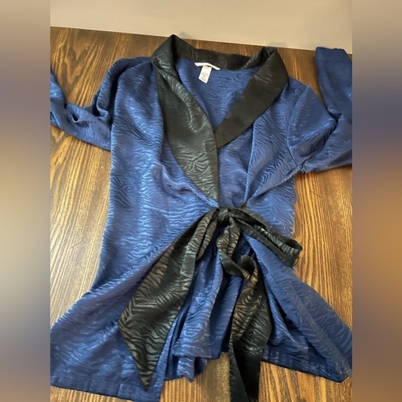 VICTORIA’S SECRET kimono robe black and blue zebra print women’s M/L women’s - Picture 12 of 13